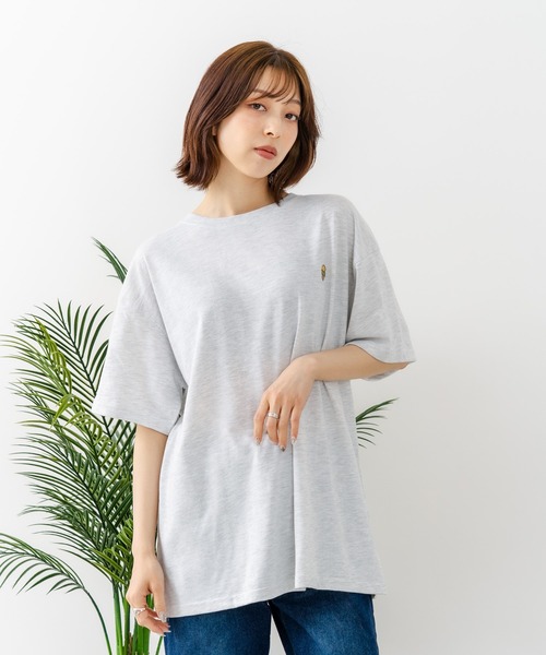 sanrio（サンリオ）の「【sanrio/サンリオ】【ゆったりルーズシルエット】日焼けキャラクター サガラ刺繍Tシャツ ハローキティ クロミ ポチャッコ y2k 平成レトロ（Tシャツ/カットソー・レディース・サックスブルー/オフホワイト/ライトグレー/スミクロ・LARGE/MEDIUM）」の6枚目の写真