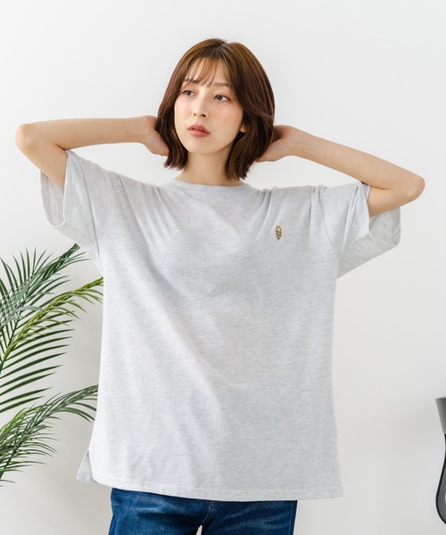 sanrio（サンリオ）の「【sanrio/サンリオ】【ゆったりルーズシルエット】日焼けキャラクター サガラ刺繍Tシャツ ハローキティ クロミ ポチャッコ y2k 平成レトロ（Tシャツ/カットソー・レディース・サックスブルー/オフホワイト/ライトグレー/スミクロ・LARGE/MEDIUM）」の8枚目の写真