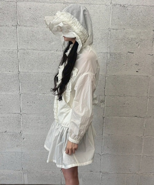 CONZ(コンズ)の「【naokitomizuka(ナオキトミヅカ)】Nylon frilled mountain parka(パーカー・レディース・ブラック/ホワイト・34)」の4枚目の写真