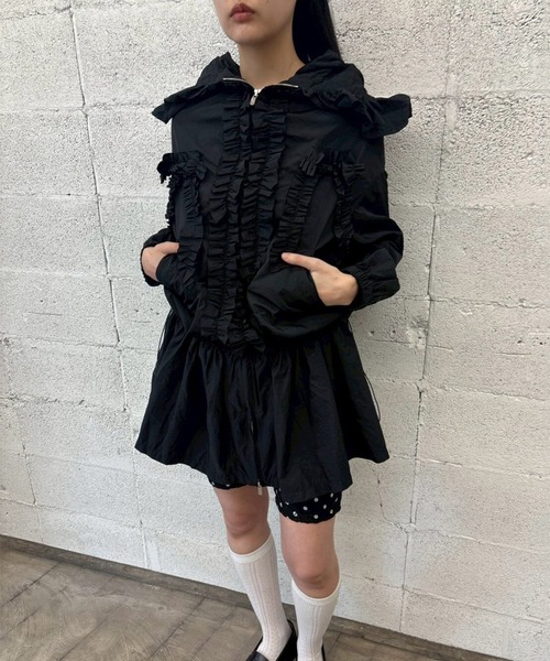 CONZ(コンズ)の「【naokitomizuka(ナオキトミヅカ)】Nylon frilled mountain parka(パーカー・レディース・ブラック/ホワイト・34)」の9枚目の写真