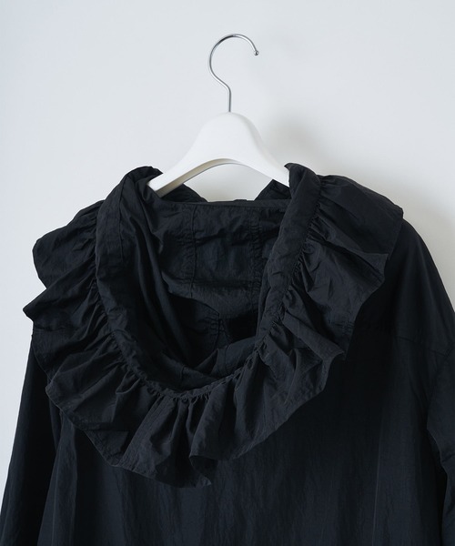 CONZ(コンズ)の「【naokitomizuka(ナオキトミヅカ)】Nylon frilled mountain parka(パーカー・レディース・ブラック/ホワイト・34)」の13枚目の写真