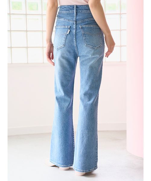 SNIDEL（スナイデル）の「【STYLE UP PANTS】フレアデニム（デニムパンツ・レディース・ブラウン/ブラック/インディゴブルー/ブルー・2/1/0）」の17枚目の写真