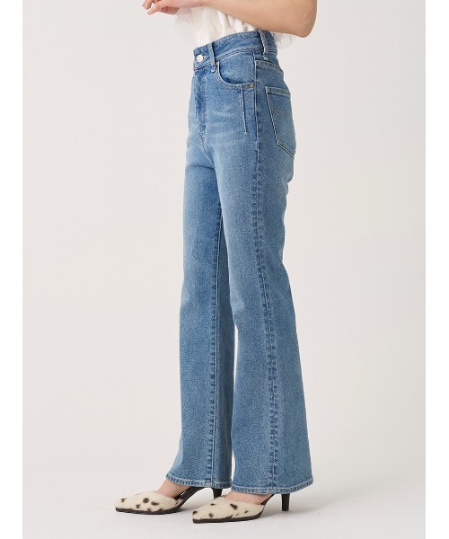 SNIDEL(スナイデル)の「【STYLE UP PANTS】フレアパンツ(デニムパンツ・レディース・ブラウン/ブラック/インディゴブルー/ブルー・2/1/0)」の12枚目の写真