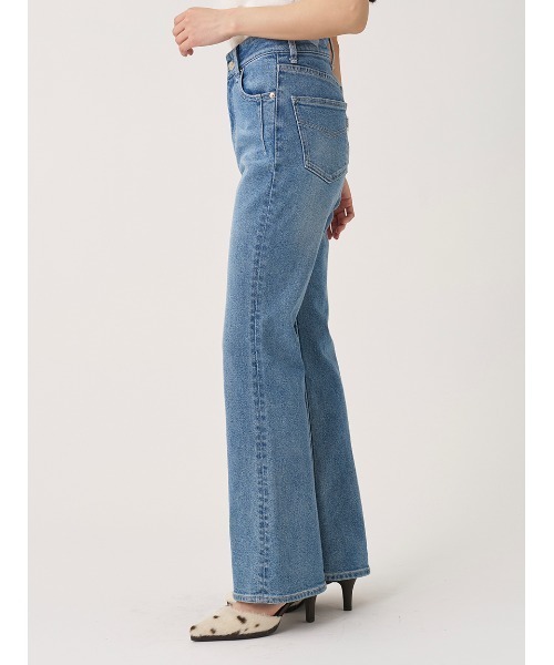 SNIDEL(スナイデル)の「【STYLE UP PANTS】フレアパンツ(デニムパンツ・レディース・ブラウン/ブラック/インディゴブルー/ブルー・2/1/0)」の13枚目の写真