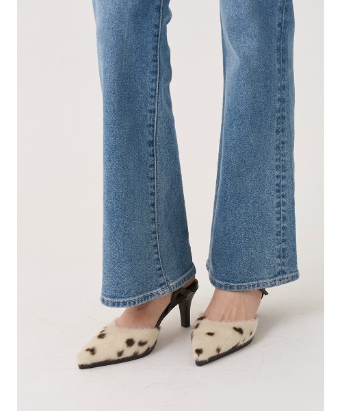 SNIDEL(スナイデル)の「【STYLE UP PANTS】フレアパンツ(デニムパンツ・レディース・ブラウン/ブラック/インディゴブルー/ブルー・2/1/0)」の17枚目の写真