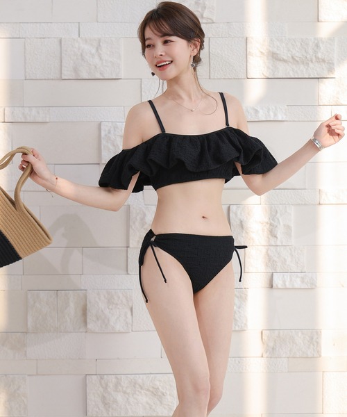 TeddyShop（テディショップ）の「【2WAYオフショルorパフスリ/バッククロス対応】表情豊かな立体フクレ生地。バルーンサイドリボンビキニ 上下2点セット レディース水着（水着・レディース・ブラック/ホワイト・L/M/S）」の15枚目の写真