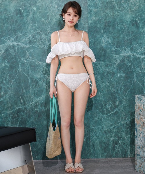 TeddyShop（テディショップ）の「【2WAYオフショルorパフスリ/バッククロス対応】表情豊かな立体フクレ生地。バルーンサイドリボンビキニ 上下2点セット レディース水着（水着・レディース・ブラック/ホワイト・L/M/S）」の6枚目の写真