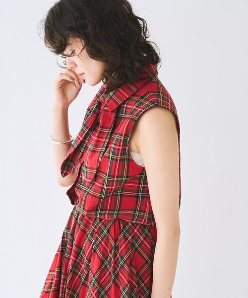 Whim Gazette(ウィムガゼット)の「コットンリネンチェックノースリーブボウシャツ(シャツ/ブラウス・レディース・グレー/レッド・FREE)」の15枚目の写真