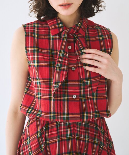 Whim Gazette(ウィムガゼット)の「コットンリネンチェックノースリーブボウシャツ(シャツ/ブラウス・レディース・グレー/レッド・FREE)」の21枚目の写真