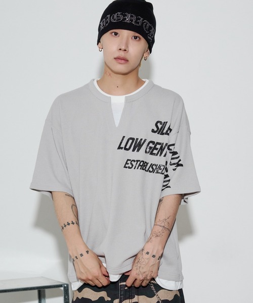 WEGO(ウィゴー)の「WEGO/キーネックフェイクレイヤードグラフィックT(Tシャツ/カットソー・メンズ・グレー/ブラック・MEDIUM/LARGE)」の18枚目の写真