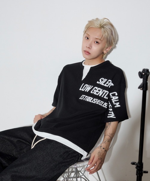 WEGO(ウィゴー)の「WEGO/キーネックフェイクレイヤードグラフィックT(Tシャツ/カットソー・メンズ・グレー/ブラック・MEDIUM/LARGE)」の21枚目の写真
