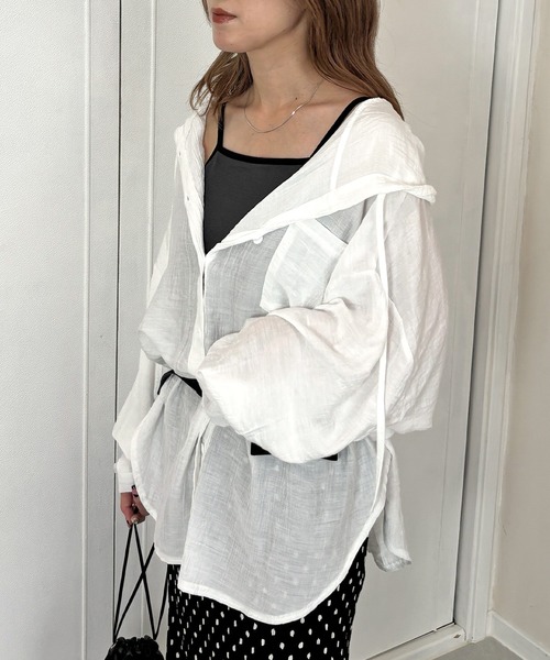 ISOOK（アイスー）の「【ISOOK / アイスー】配色カップ付きリブキャミソール / パイピング インナー カップ付きキャミソール リブタンク ブラトップ ZOZOTOWN限定（キャミソール・レディース・チャコール/ホワイト・FREE）」の8枚目の写真