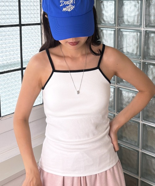 ISOOK（アイスー）の「【ISOOK / アイスー】配色カップ付きリブキャミソール / パイピング インナー カップ付きキャミソール リブタンク ブラトップ ZOZOTOWN限定（キャミソール・レディース・チャコール/ホワイト・FREE）」の17枚目の写真