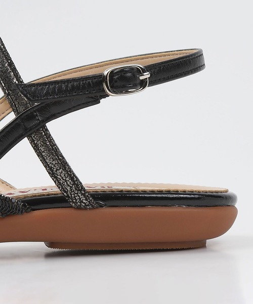 BARCLAY(バークレー)の「BARCLAY(バークレー)ビジューラインフラットサンダル(サンダル・レディース・ベージュ・22cm/23cm/24cm/23.5cm/24.5cm/22.5cm)」の6枚目の写真
