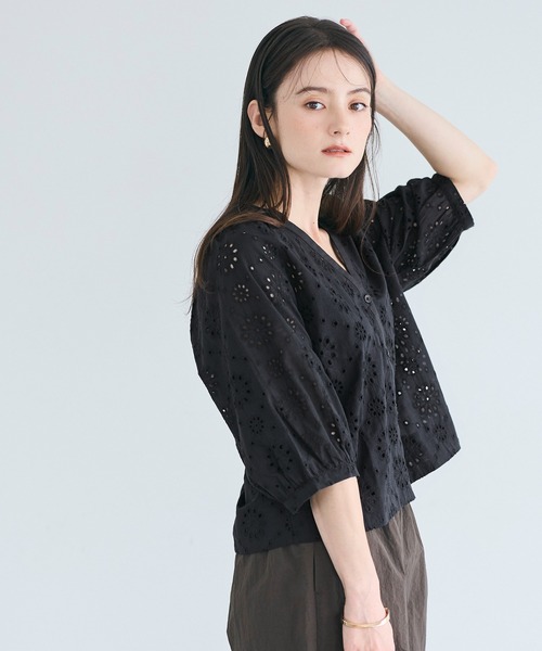 coca（coca）（コカ）の「コットンパンチングレースブラウス（シャツ/ブラウス・レディース・ホワイト/ブラック・L/S）」の10枚目の写真