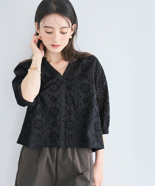 coca（coca）（コカ）の「コットンパンチングレースブラウス（シャツ/ブラウス・レディース・ホワイト/ブラック・L/S）」の11枚目の写真