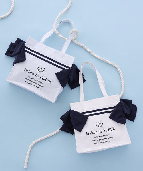 Maison de FLEUR（メゾンドフルール）の「マリンラインリボンスクエアトートバッグ（トートバッグ・レディース・アイボリー/ライトブルー・FREE）」の3枚目の写真