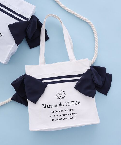 Maison de FLEUR（メゾンドフルール）の「マリンラインリボンスクエアトートバッグ（トートバッグ・レディース・アイボリー/ライトブルー・FREE）」の4枚目の写真