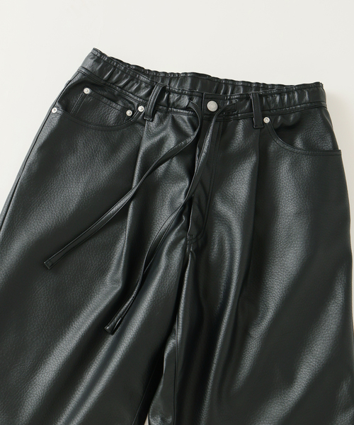 JOURNAL STANDARD relume(ジャーナルスタンダード レリューム)の「フェイクレザー ワイドイージー ショーツ(その他パンツ・メンズ・ブラック/ブラウン系その他・LARGE/MEDIUM)」の9枚目の写真