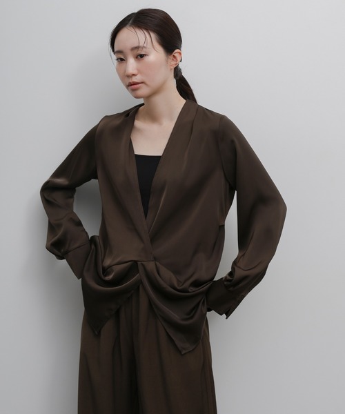 select MOCA Et（セレクトモカエト）の「【Et】Satain Twist Drape Blouse（シャツ/ブラウス・レディース・ブラウン/ブラック/アイボリー・FREE）」の11枚目の写真