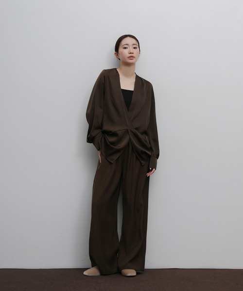 select MOCA Et（セレクトモカエト）の「【Et】Satain Twist Drape Blouse（シャツ/ブラウス・レディース・ブラウン/ブラック/アイボリー・FREE）」の4枚目の写真