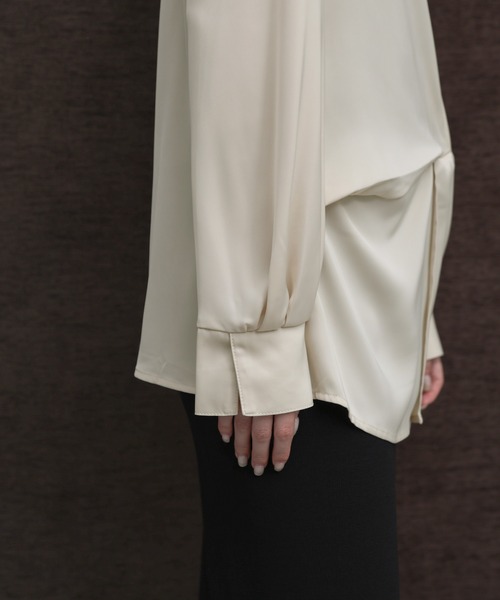 select MOCA Et（セレクトモカエト）の「【Et】Satain Twist Drape Blouse（シャツ/ブラウス・レディース・ブラウン/ブラック/アイボリー・FREE）」の16枚目の写真