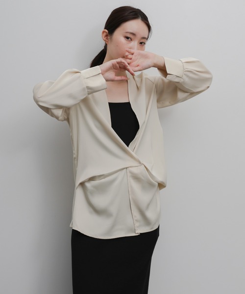 select MOCA Et（セレクトモカエト）の「【Et】Satain Twist Drape Blouse（シャツ/ブラウス・レディース・ブラウン/ブラック/アイボリー・FREE）」の19枚目の写真