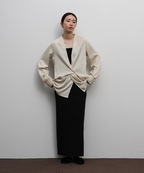 select MOCA Et（セレクトモカエト）の「【Et】Satain Twist Drape Blouse（シャツ/ブラウス・レディース・ブラウン/ブラック/アイボリー・FREE）」の5枚目の写真