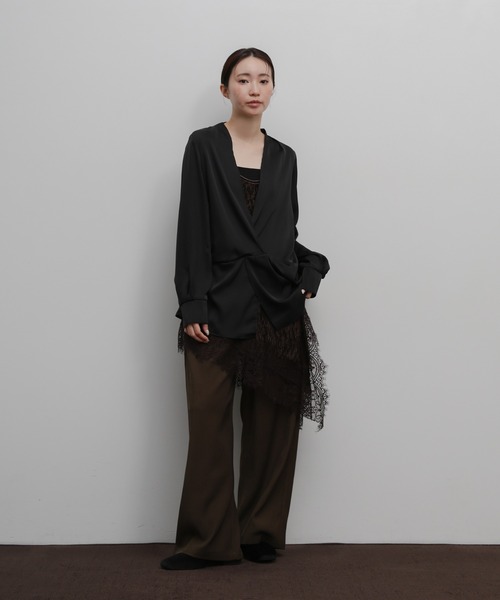 select MOCA Et（セレクトモカエト）の「【Et】Satain Twist Drape Blouse（シャツ/ブラウス・レディース・ブラウン/ブラック/アイボリー・FREE）」の6枚目の写真