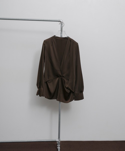 select MOCA Et（セレクトモカエト）の「【Et】Satain Twist Drape Blouse（シャツ/ブラウス・レディース・ブラウン/ブラック/アイボリー・FREE）」の13枚目の写真