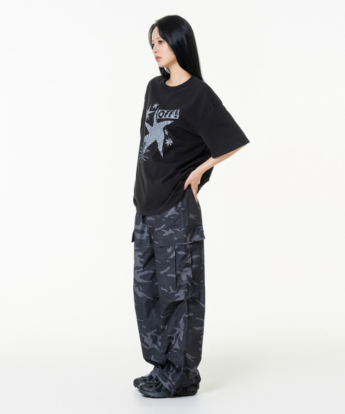 MOZMOZ(モズモズ)の「オフプリントピグメントオーバーサイズ半袖Tシャツブラック(Tシャツ/カットソー・レディース・その他・1/2/3)」の2枚目の写真