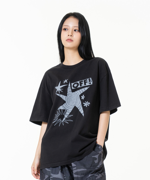 MOZMOZ(モズモズ)の「オフプリントピグメントオーバーサイズ半袖Tシャツブラック(Tシャツ/カットソー・レディース・その他・1/2/3)」の3枚目の写真