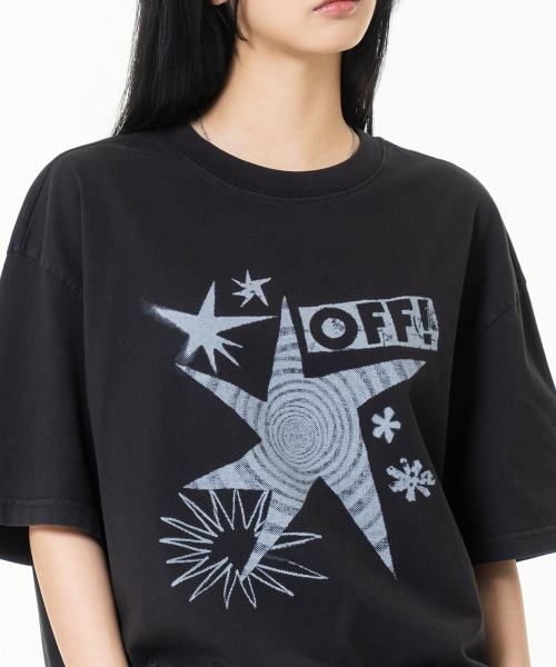 MOZMOZ(モズモズ)の「オフプリントピグメントオーバーサイズ半袖Tシャツブラック(Tシャツ/カットソー・レディース・その他・1/2/3)」の4枚目の写真