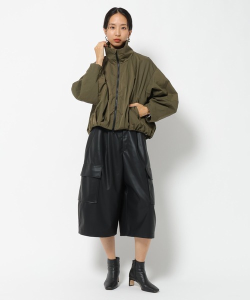 HEREIAM(ヘレイアム)の「【HEREIAM】夏も冬も着回し力抜群!/バレルクロップドパンツ(その他パンツ・レディース・ブラック・MEDIUM/SMALL)」の6枚目の写真