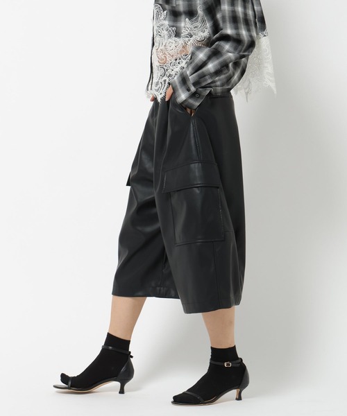 HEREIAM(ヘレイアム)の「【HEREIAM】夏も冬も着回し力抜群!/バレルクロップドパンツ(その他パンツ・レディース・ブラック・MEDIUM/SMALL)」の11枚目の写真