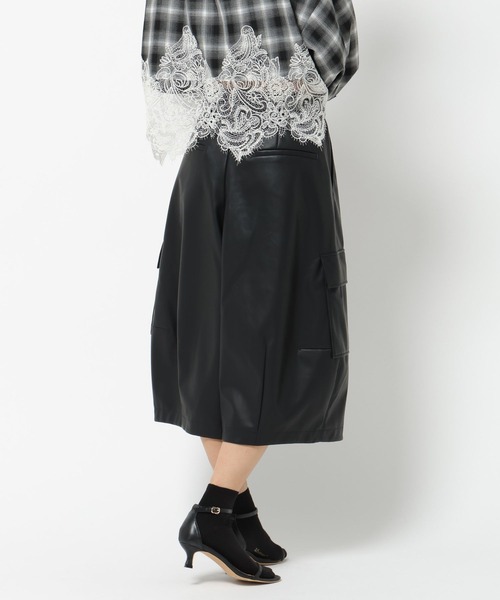 HEREIAM(ヘレイアム)の「【HEREIAM】夏も冬も着回し力抜群!/バレルクロップドパンツ(その他パンツ・レディース・ブラック・MEDIUM/SMALL)」の12枚目の写真