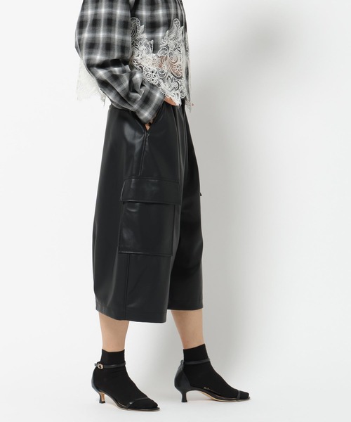 HEREIAM(ヘレイアム)の「【HEREIAM】夏も冬も着回し力抜群!/バレルクロップドパンツ(その他パンツ・レディース・ブラック・MEDIUM/SMALL)」の13枚目の写真