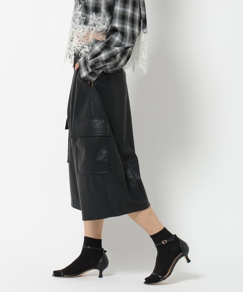 HEREIAM(ヘレイアム)の「【HEREIAM】夏も冬も着回し力抜群!/バレルクロップドパンツ(その他パンツ・レディース・ブラック・MEDIUM/SMALL)」の15枚目の写真