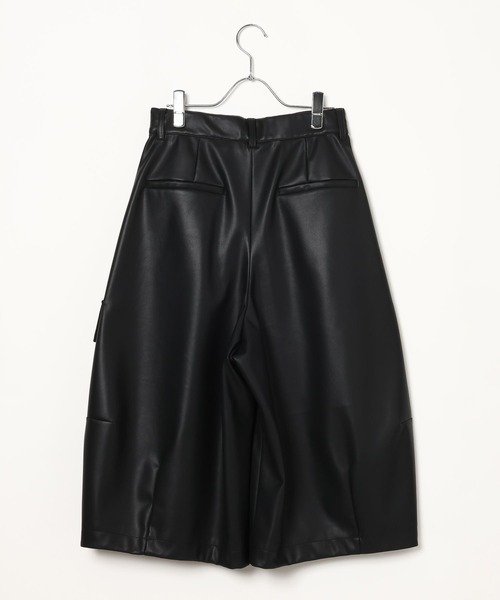 HEREIAM(ヘレイアム)の「【HEREIAM】夏も冬も着回し力抜群!/バレルクロップドパンツ(その他パンツ・レディース・ブラック・MEDIUM/SMALL)」の17枚目の写真