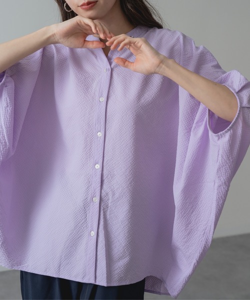 refinedworks(リファインドワークス)の「【refinedworks】サッカー 素材 バンドカラー ブラウス(シャツ/ブラウス・レディース・ネイビー/パープル/グリーン・FREE)」の3枚目の写真