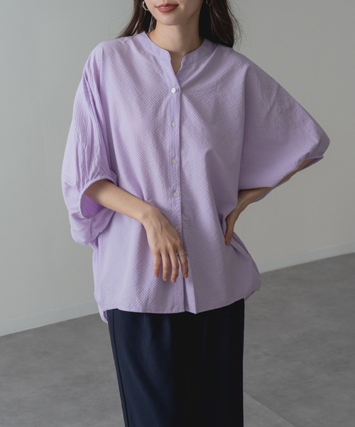 refinedworks(リファインドワークス)の「【refinedworks】サッカー 素材 バンドカラー ブラウス(シャツ/ブラウス・レディース・ネイビー/パープル/グリーン・FREE)」の4枚目の写真