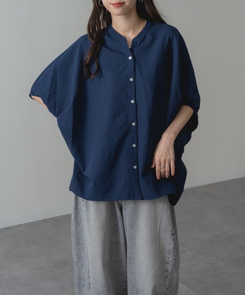 refinedworks(リファインドワークス)の「【refinedworks】サッカー 素材 バンドカラー ブラウス(シャツ/ブラウス・レディース・ネイビー/パープル/グリーン・FREE)」の8枚目の写真