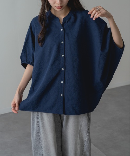 refinedworks(リファインドワークス)の「【refinedworks】サッカー 素材 バンドカラー ブラウス(シャツ/ブラウス・レディース・ネイビー/パープル/グリーン・FREE)」の9枚目の写真
