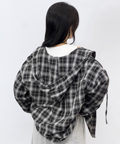 FOLLOWIN(フォロウィン)の「【3COLOR/ユニセックス】チェックフードビッグシルエットシャツ(シャツ/ブラウス・レディース・アイボリー/ブラック/チャコールグレー・FREE)」の15枚目の写真