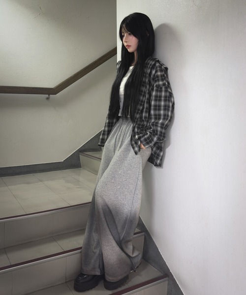 FOLLOWIN(フォロウィン)の「【3COLOR/ユニセックス】チェックフードビッグシルエットシャツ(シャツ/ブラウス・レディース・アイボリー/ブラック/チャコールグレー・FREE)」の4枚目の写真