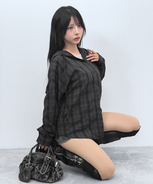 FOLLOWIN(フォロウィン)の「【3COLOR/ユニセックス】チェックフードビッグシルエットシャツ(シャツ/ブラウス・レディース・アイボリー/ブラック/チャコールグレー・FREE)」の7枚目の写真