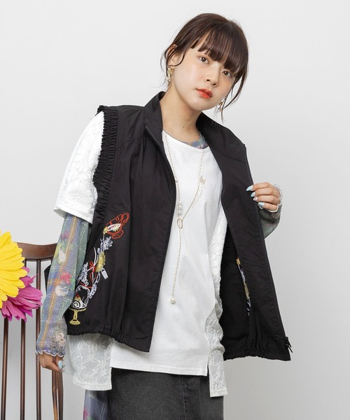 iS ScoLar(イズスカラー)の「562255:ティータイムとお花刺繍 綿ナイロンベスト(ベスト・レディース・ベージュ/ブラック・M)」の21枚目の写真
