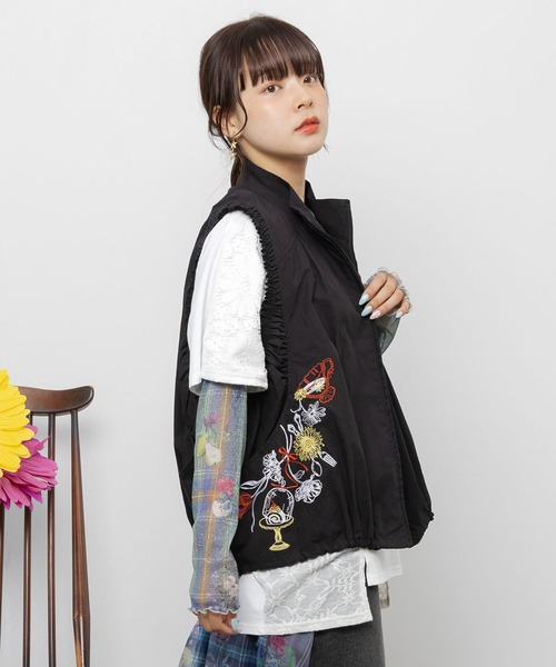 iS ScoLar(イズスカラー)の「562255:ティータイムとお花刺繍 綿ナイロンベスト(ベスト・レディース・ベージュ/ブラック・M)」の16枚目の写真