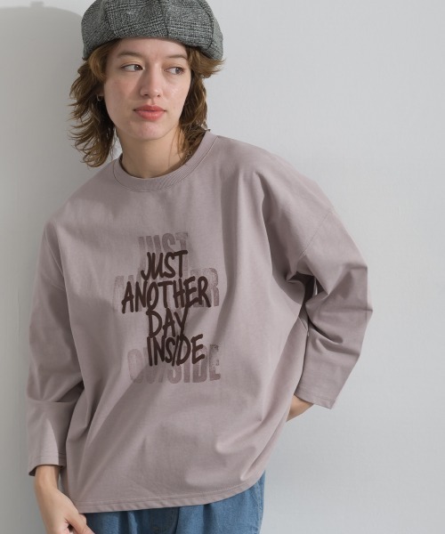 le colis(ルコリ)の「天竺 ロゴ ワイドTEE(Tシャツ/カットソー・レディース・グレイッシュベージュ/ブラウン/チャコールグレー・FREE)」の4枚目の写真