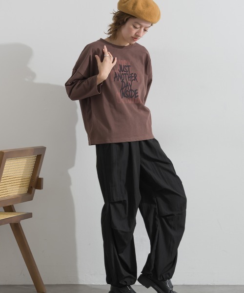 le colis(ルコリ)の「天竺 ロゴ ワイドTEE(Tシャツ/カットソー・レディース・グレイッシュベージュ/ブラウン/チャコールグレー・FREE)」の11枚目の写真